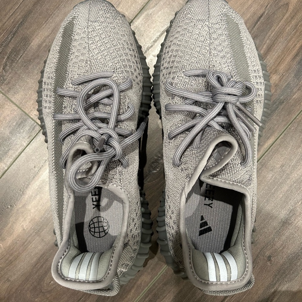 Brand New. Yeezy boost 350 v2 steel grey. Womens size 6. Never worn.